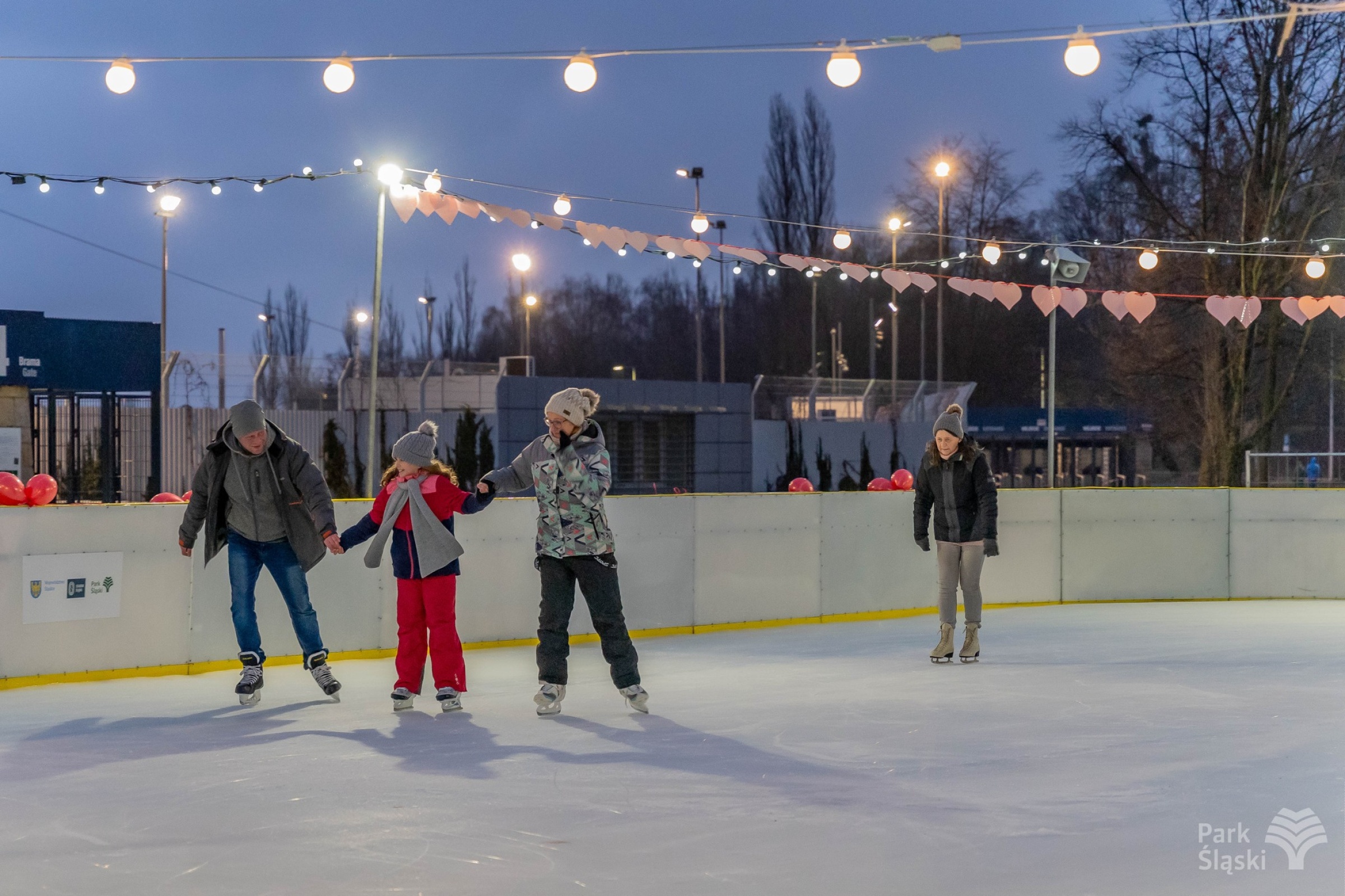 Fot. Park Śląski. Na dzieci i młodzież czeka weekend atrakcji na lodowisku przy Stadionie Śląskim 