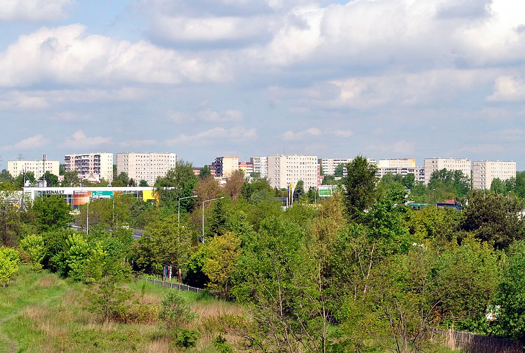 Fot. Marek Mróz/Wikipedia. Osiedle Witosa. Panorama osiedla z wiaduktu kolejowego