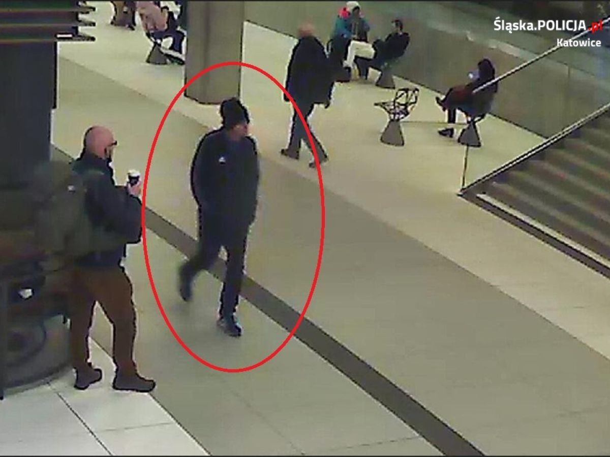 Fot. Śląska Policja. Ugodził nożem mężczyznę przed wejściem na dworzec PKP w Katowicach. Policja publikuje jego wizerunek