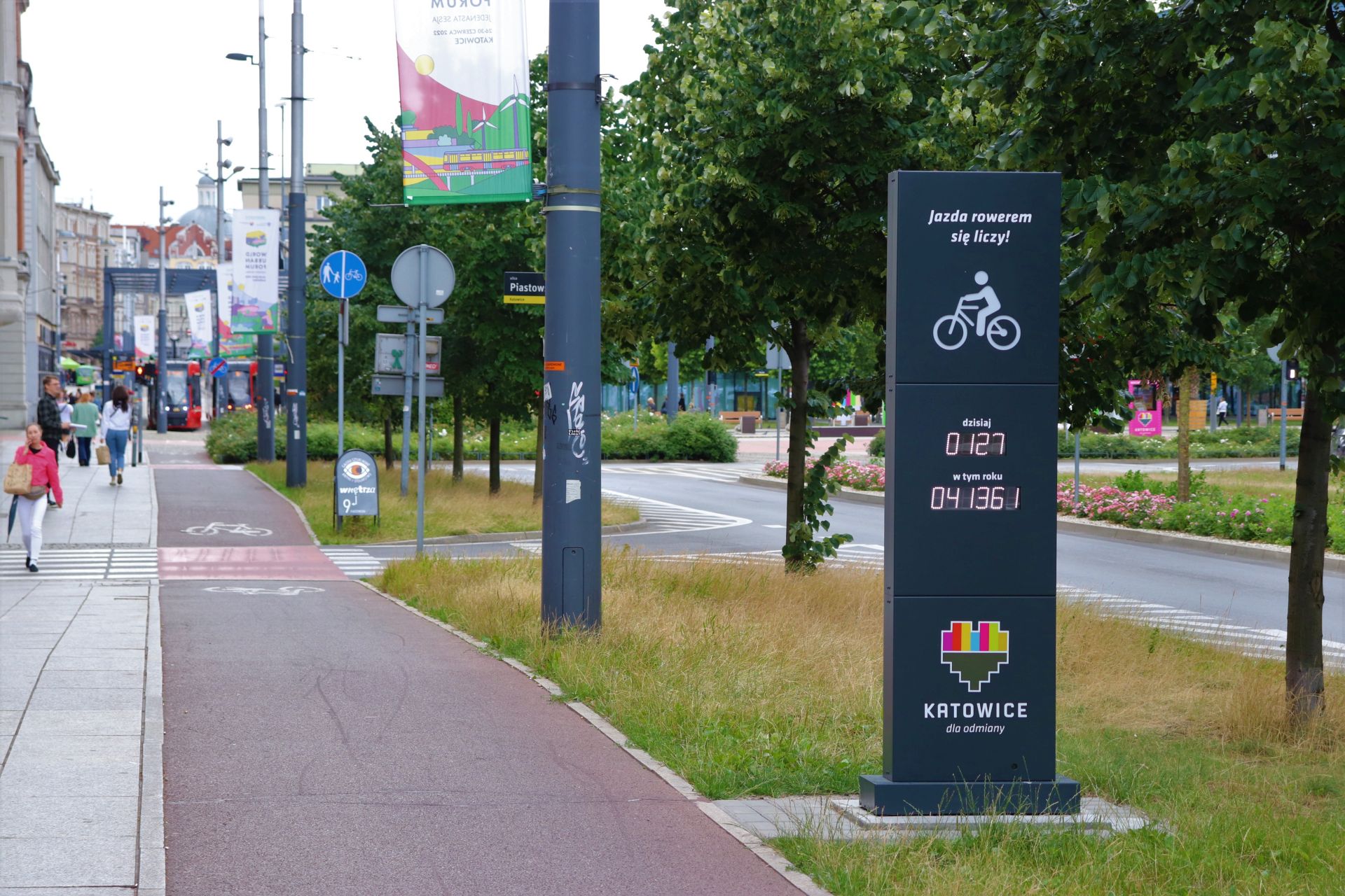 Fot. Kacper Jurkiewicz/WKATOWIACH.eu. W Katowicach stanął licznik rowerowy, który zlicza przejeżdżających rowerzystów