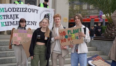 Protest Młodzieżowego Strajku Klimatycznego w Katowicach [Zdjęcia]