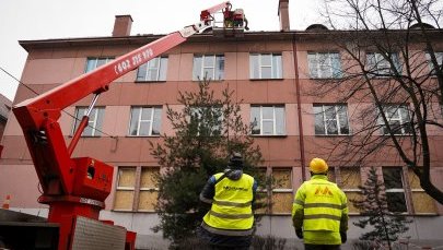 Najpierw zdalnie, później w innych placówkach. Dzieci z Szopienic nie wróciły do szkół po zawaleniu się kamienicy przy ul. Bednorza [Zdjęcia]
