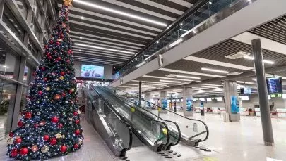 Katowice Airport wystrojone na Święta. Jest magicznie! [Zdjęcia]