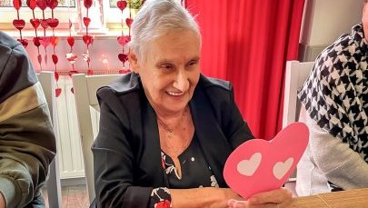 Walentynki w DPS "Przystań" w Katowicach. Seniorzy obchodzili święto zakochanych! [Galeria zdjęć]