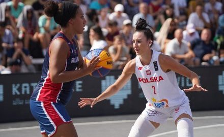 Koszykówka 3x3 na katowickim rynku! Pierwsze mecze za nami [Zdjęcia]