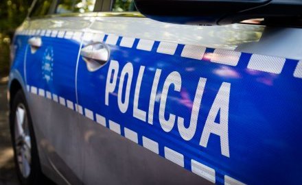 Potrąciła rowerzystkę na ul. Obroki i uciekła. Policjanci szukają kierującej BMW