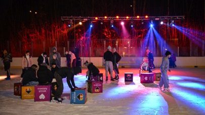 Dyskoteka na lodowisku Murcki. Będziemy bawić się w stylu retro