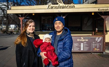 Polska i Korea na jednym patyku. Małżeństwo Parków serwuje corn dogi w Katowicach [Zdjęcia]