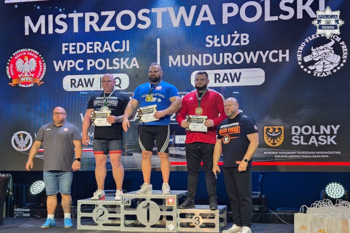 Policjant z Katowic pobił rekord Polski. Asp. szt. Krzysztof Banaś wyciska ponad 240 kg