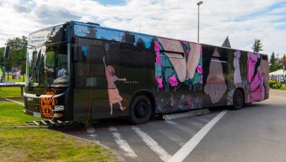 Autobus Polskiej Stolicy Kultury 2026 z przystankiem w Katowicach. Atrakcje kulturalne czekały w Dolinie Trzech Stawów