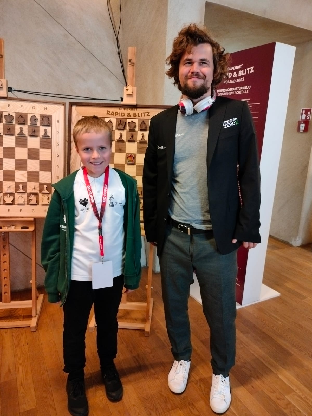 Carlsen szachy i Brzezina