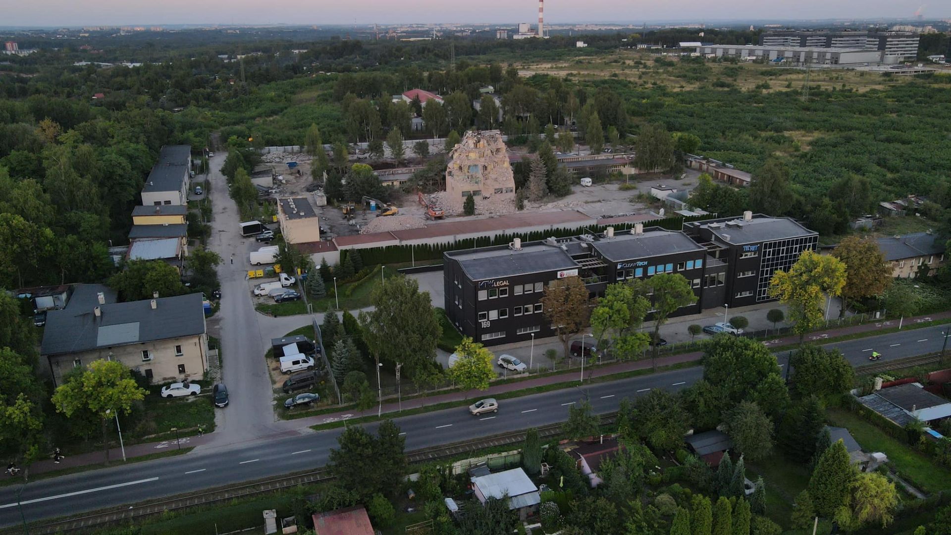 Rozbiórka dawnej siedziby KZGM przy alei Korfantego w Katowicach